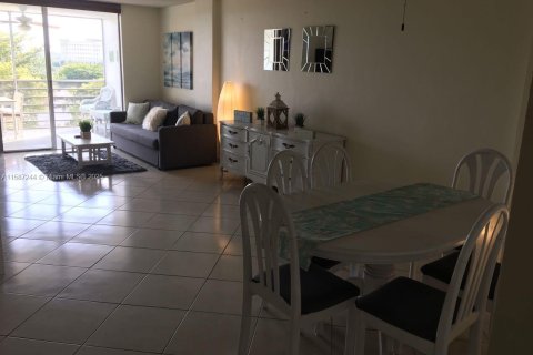 Купить кондоминиум в Норт-Майами-Бич, Флорида 2 спальни, 95.22м2, № 1955762 - фото 12