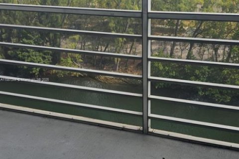 Купить кондоминиум в Норт-Майами-Бич, Флорида 2 спальни, 95.22м2, № 1955762 - фото 7