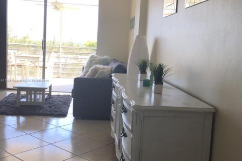 Купить кондоминиум в Норт-Майами-Бич, Флорида 2 спальни, 95.22м2, № 1955762 - фото 5