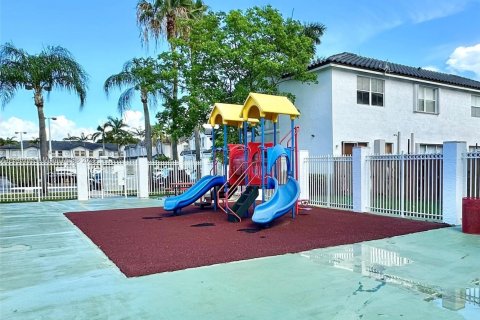 Townhouse in Doral, Florida 3 bedrooms, 152.55 sq.m. № 1842687 - photo 30