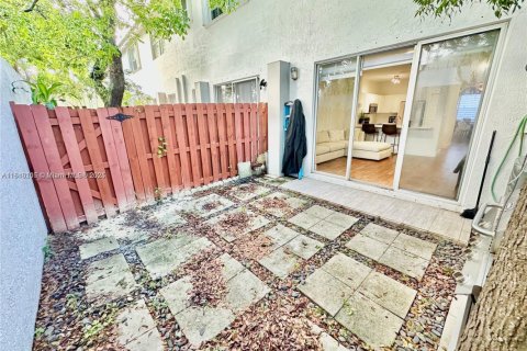 Townhouse in Doral, Florida 3 bedrooms, 152.55 sq.m. № 1842687 - photo 15