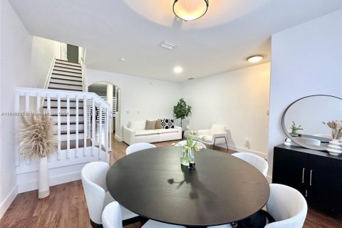 Townhouse in Doral, Florida 3 bedrooms, 152.55 sq.m. № 1842687 - photo 5