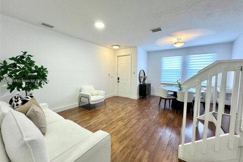 Townhouse in Doral, Florida 3 bedrooms, 152.55 sq.m. № 1842687 - photo 3