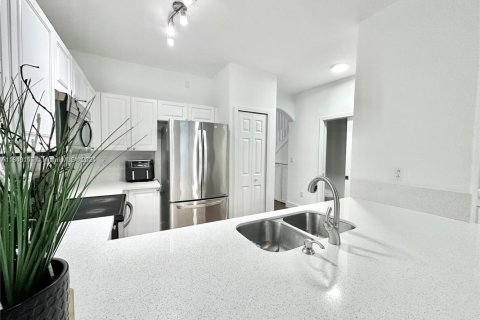 Townhouse in Doral, Florida 3 bedrooms, 152.55 sq.m. № 1842687 - photo 9