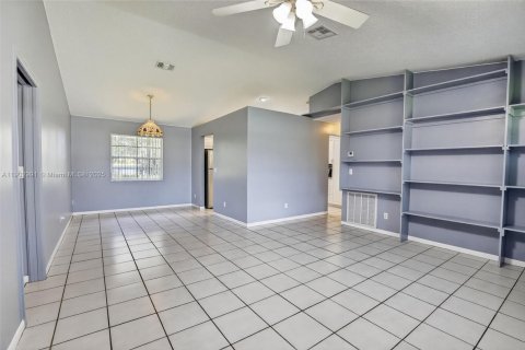 Casa en venta en Southwest Ranches, Florida, 3 dormitorios, 143.26 m2 № 1954436 - foto 6