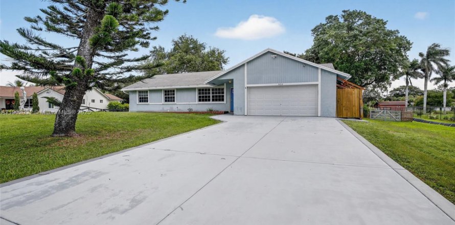 Casa en Southwest Ranches, Florida 3 dormitorios, 143.26 m2 № 1954436