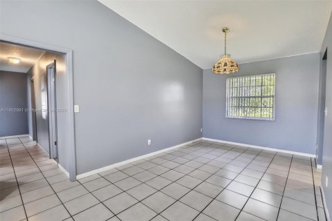 Casa en venta en Southwest Ranches, Florida, 3 dormitorios, 143.26 m2 № 1954436 - foto 10