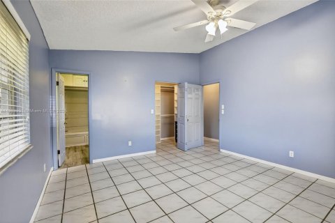 Casa en venta en Southwest Ranches, Florida, 3 dormitorios, 143.26 m2 № 1954436 - foto 16