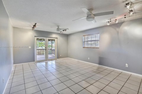 Casa en venta en Southwest Ranches, Florida, 3 dormitorios, 143.26 m2 № 1954436 - foto 25