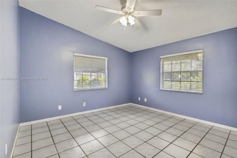 Casa en venta en Southwest Ranches, Florida, 3 dormitorios, 143.26 m2 № 1954436 - foto 14