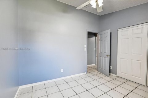 Casa en venta en Southwest Ranches, Florida, 3 dormitorios, 143.26 m2 № 1954436 - foto 23