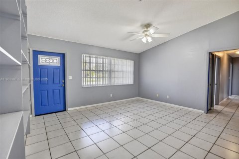 Casa en venta en Southwest Ranches, Florida, 3 dormitorios, 143.26 m2 № 1954436 - foto 9