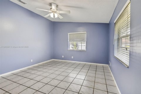 Casa en venta en Southwest Ranches, Florida, 3 dormitorios, 143.26 m2 № 1954436 - foto 17