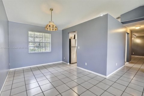 Casa en venta en Southwest Ranches, Florida, 3 dormitorios, 143.26 m2 № 1954436 - foto 7