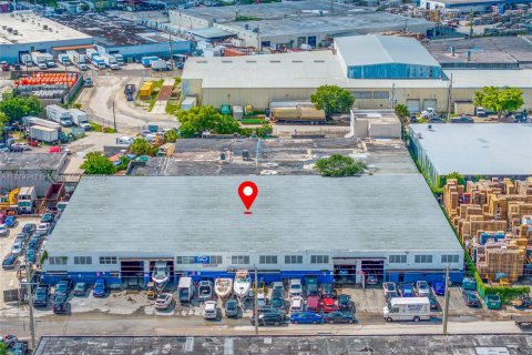 Propiedad comercial en venta en Opa-locka, Florida № 1981880 - foto 1