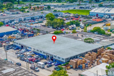 Propiedad comercial en venta en Opa-locka, Florida № 1981880 - foto 5