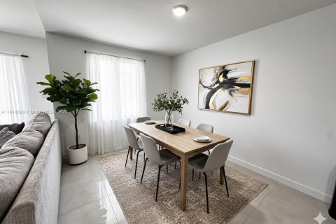 Снять в аренду таунхаус в Хомстед, Флорида 3 спальни, 129.88м2, № 1973843 - фото 6