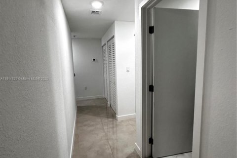 Снять в аренду таунхаус в Хомстед, Флорида 3 спальни, 129.88м2, № 1973843 - фото 13