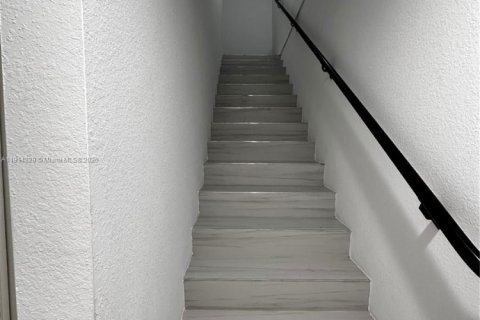 Снять в аренду таунхаус в Хомстед, Флорида 3 спальни, 129.88м2, № 1973843 - фото 17