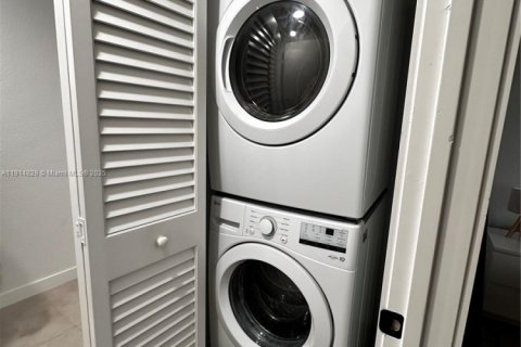 Снять в аренду таунхаус в Хомстед, Флорида 3 спальни, 129.88м2, № 1973843 - фото 10