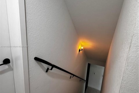 Снять в аренду таунхаус в Хомстед, Флорида 3 спальни, 129.88м2, № 1973843 - фото 18