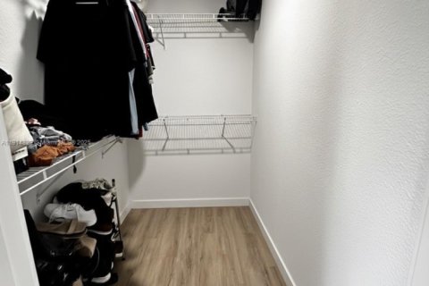 Снять в аренду таунхаус в Хомстед, Флорида 3 спальни, 129.88м2, № 1973843 - фото 19