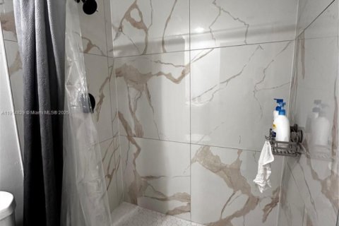 Снять в аренду таунхаус в Хомстед, Флорида 3 спальни, 129.88м2, № 1973843 - фото 12