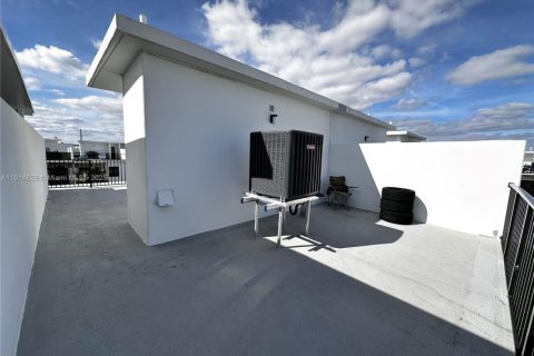 Снять в аренду таунхаус в Хомстед, Флорида 3 спальни, 129.88м2, № 1973843 - фото 15