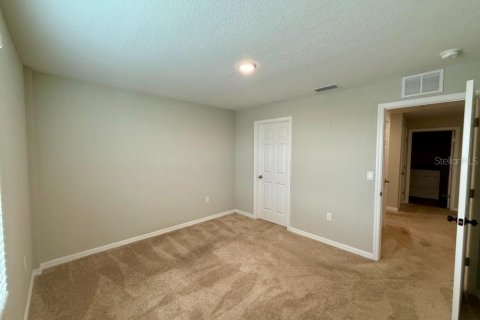 House in Haines City, Florida 5 bedrooms, 272.48 sq.m. № 2267287 - photo 18