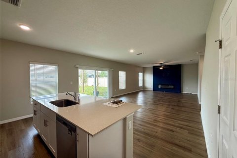 House in Haines City, Florida 5 bedrooms, 272.48 sq.m. № 2267287 - photo 10