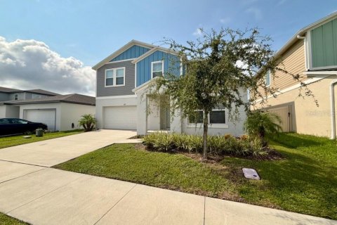 House in Haines City, Florida 5 bedrooms, 272.48 sq.m. № 2267287 - photo 3