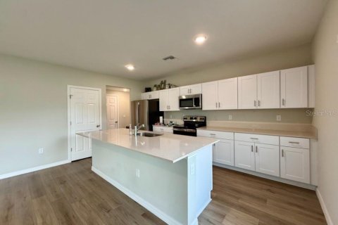 House in Haines City, Florida 5 bedrooms, 272.48 sq.m. № 2267287 - photo 8