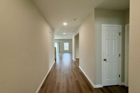House in Haines City, Florida 5 bedrooms, 272.48 sq.m. № 2267287 - photo 5