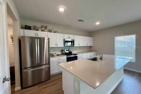 House in Haines City, Florida 5 bedrooms, 272.48 sq.m. № 2267287 - photo 6