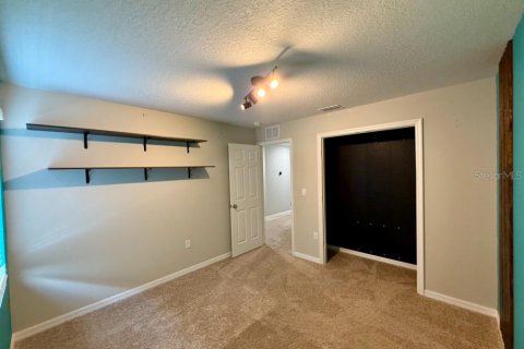 House in Haines City, Florida 5 bedrooms, 272.48 sq.m. № 2267287 - photo 24