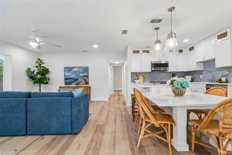 Casa en venta en Palm Harbor, Florida, 3 dormitorios, 162.58 m2 № 2204177 - foto 5