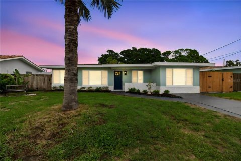 Casa en Palm Harbor, Florida 3 dormitorios, 162.58 m2 № 2204177