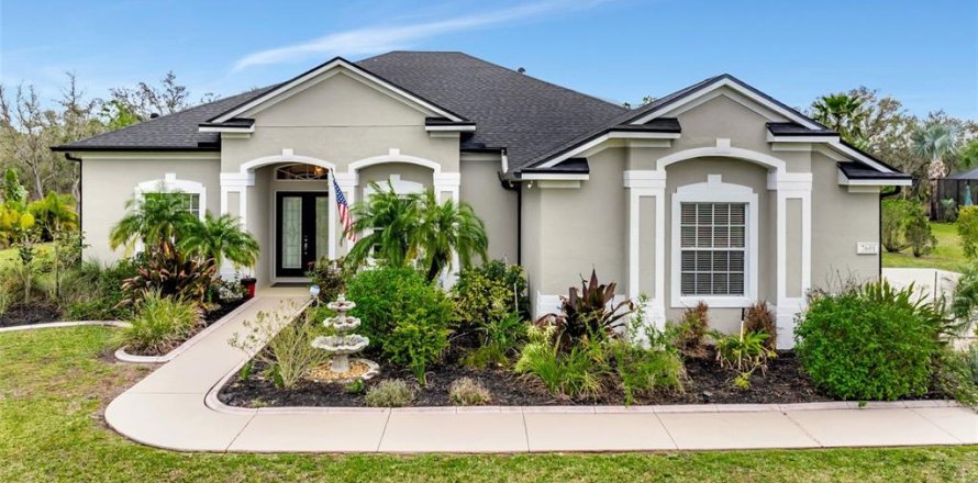 House in Bradenton, Florida 4 bedrooms, 242.57 sq.m. № 1529351