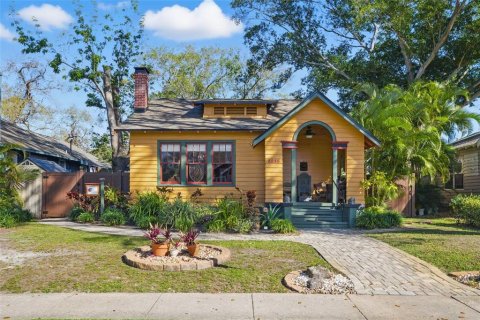 House in Saint Petersburg, Florida 3 bedrooms, 146.04 sq.m. № 1510183 - photo 2