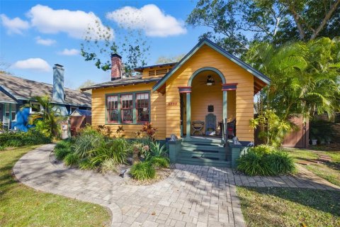 House in Saint Petersburg, Florida 3 bedrooms, 146.04 sq.m. № 1510183 - photo 4
