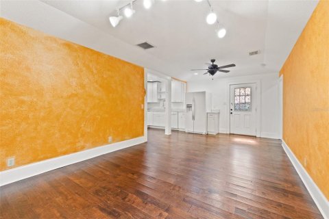 House in Saint Petersburg, Florida 3 bedrooms, 146.04 sq.m. № 1510183 - photo 15