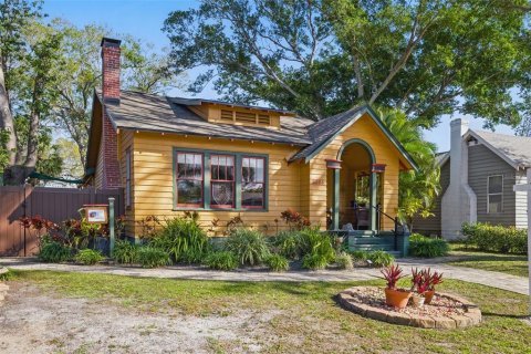 House in Saint Petersburg, Florida 3 bedrooms, 146.04 sq.m. № 1510183 - photo 5