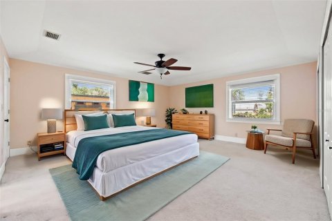 House in Saint Petersburg, Florida 3 bedrooms, 146.04 sq.m. № 1510183 - photo 20