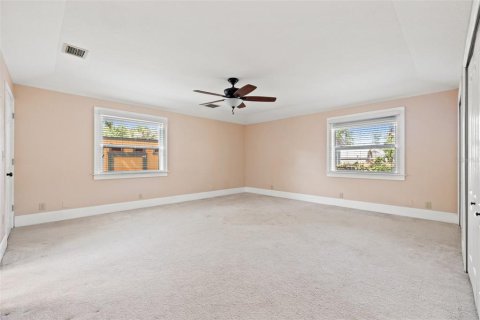 House in Saint Petersburg, Florida 3 bedrooms, 146.04 sq.m. № 1510183 - photo 19