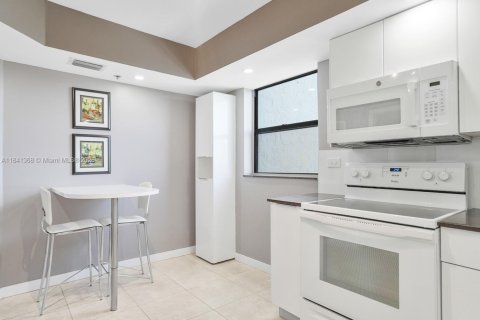 Condo in Lauderhill, Florida, 3 bedrooms  № 1834333 - photo 10