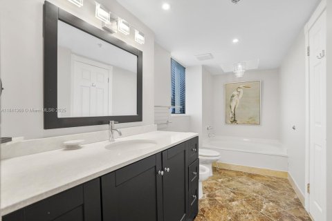 Condo in Lauderhill, Florida, 3 bedrooms  № 1834333 - photo 14