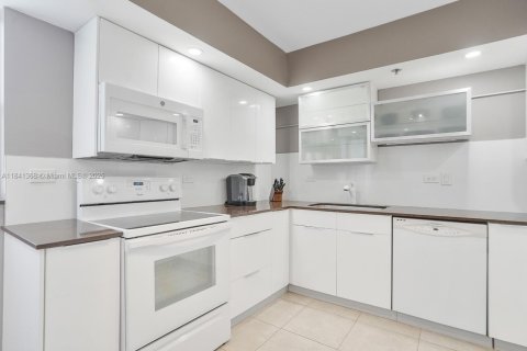 Condo in Lauderhill, Florida, 3 bedrooms  № 1834333 - photo 9