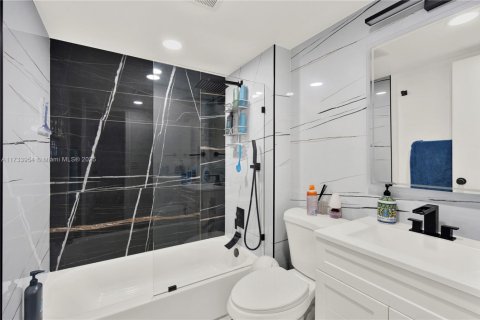 Condo in Oakland Park, Florida, 2 bedrooms  № 1860603 - photo 14