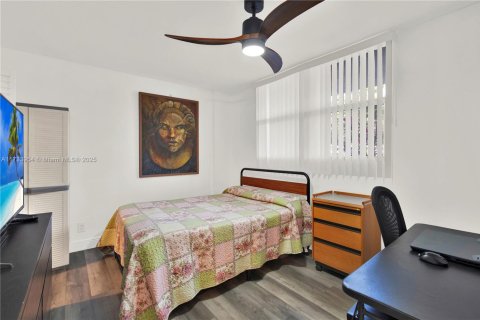 Condo in Oakland Park, Florida, 2 bedrooms  № 1860603 - photo 17
