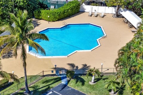 Condo in Oakland Park, Florida, 2 bedrooms  № 1860603 - photo 27